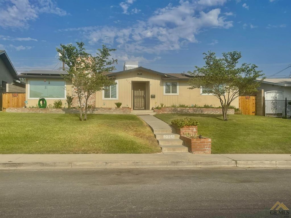 2725 Occidental St, Bakersfield, CA 93305