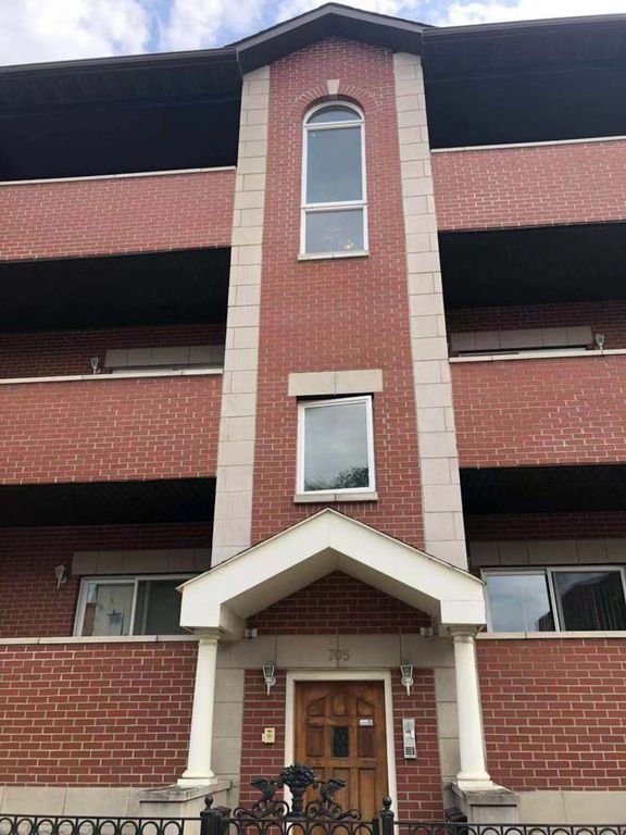 705 W 31st St #2W, Chicago, IL 60616