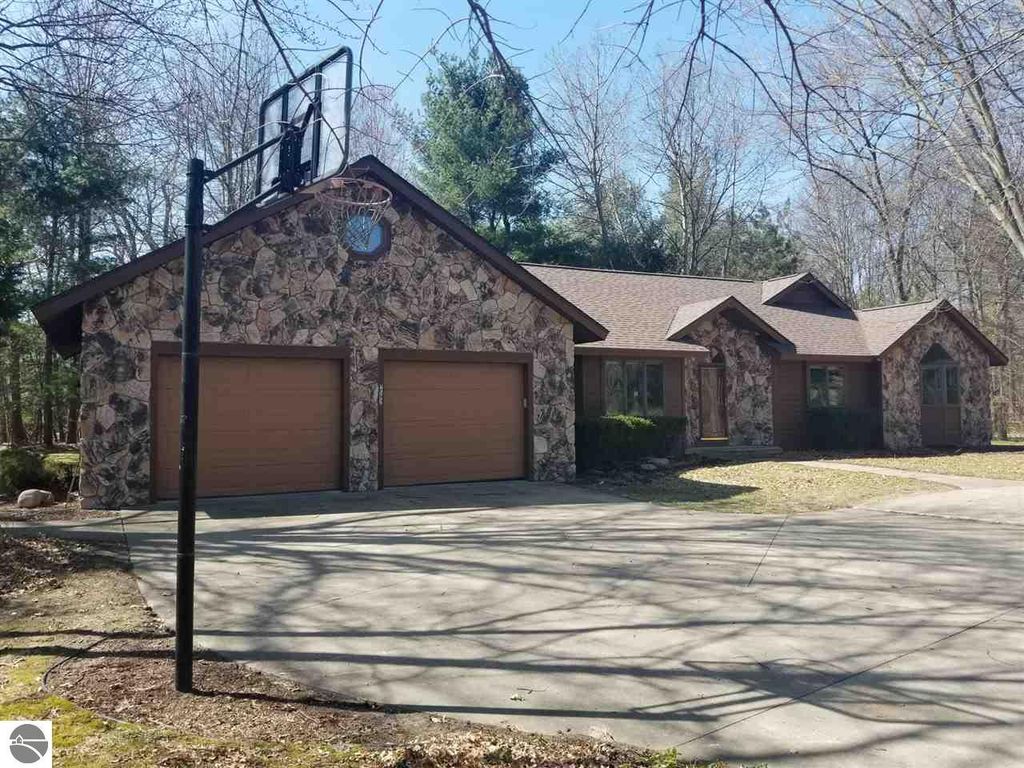 2592 N Tamarack Dr, Midland, MI 48642 Trulia