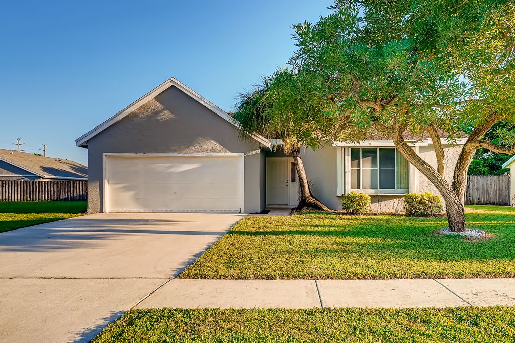 1125 Grandview Cir, West Palm Beach, FL 33411