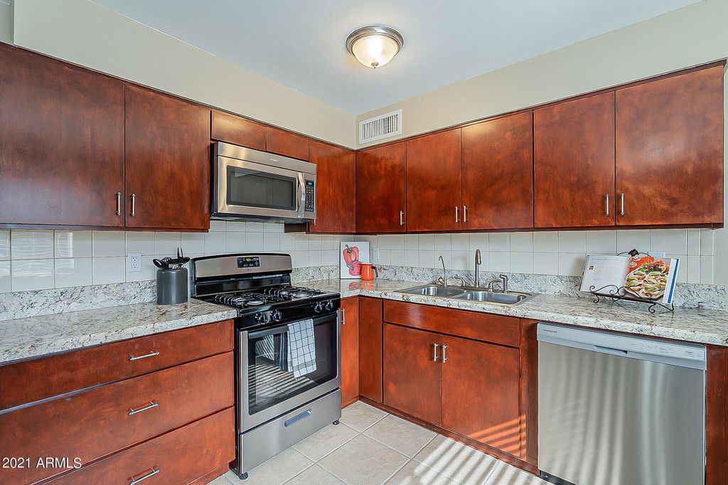 427 S 74th Pl, Mesa, AZ 85208