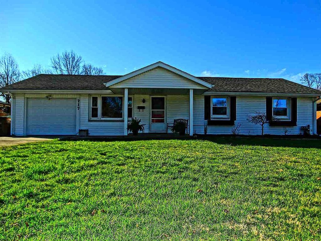 717 Lundy Ln, Columbus, IN 47203