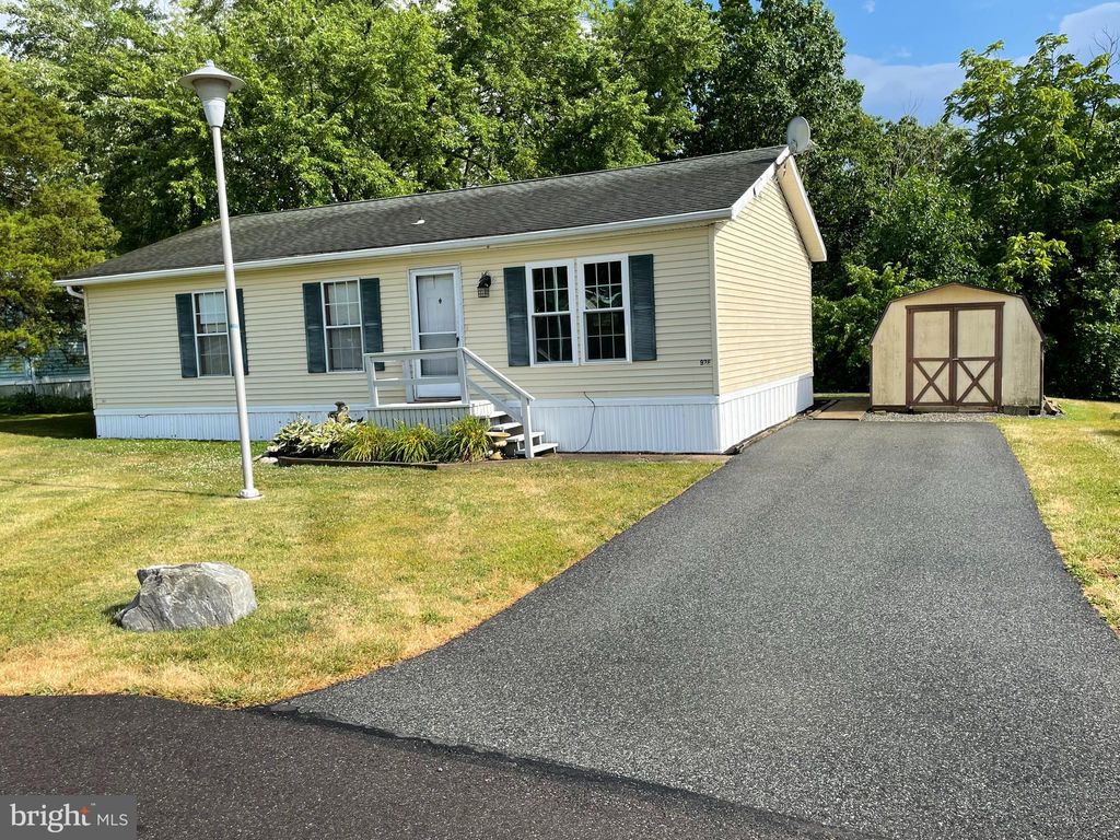 928 Lakeview Dr, Green Lane, PA 18054 Trulia