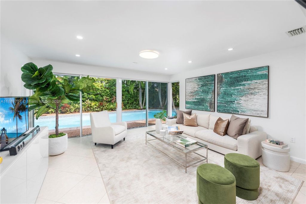 7521 Cutlass Ave, Miami Beach, FL 33141