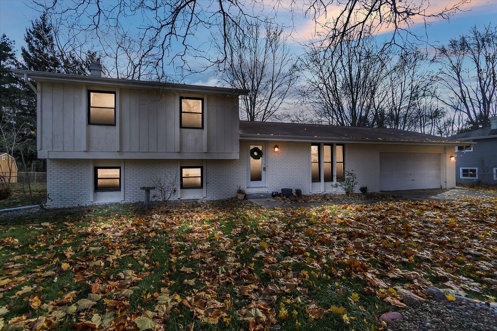 4113 Kenzie Blvd, Jackson, MI 49201