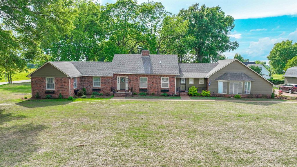 103 Dixie Ave, Brownsville, TN 38012