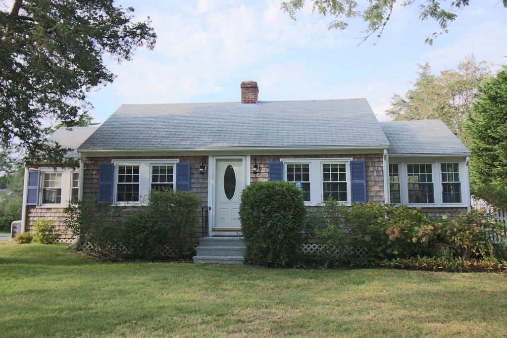 53 Nobscussett Rd, Dennis, MA 02638