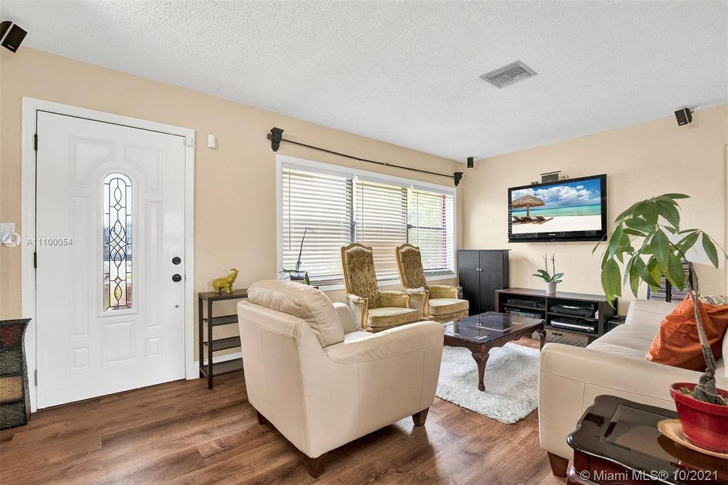 6011 NE 3rd Ave, Oakland Park, FL 33334