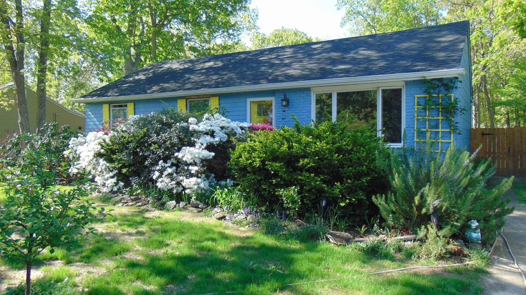 27 4th Ave, Cape May Court House, NJ 08210