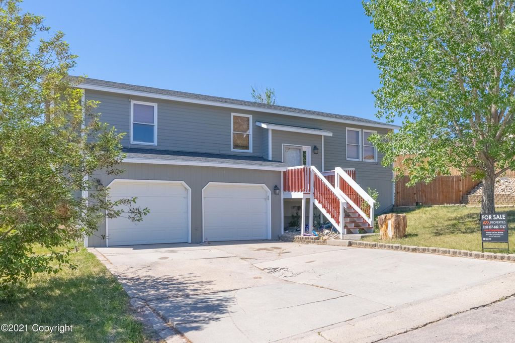 2716 Sassick St, Gillette, WY 82718