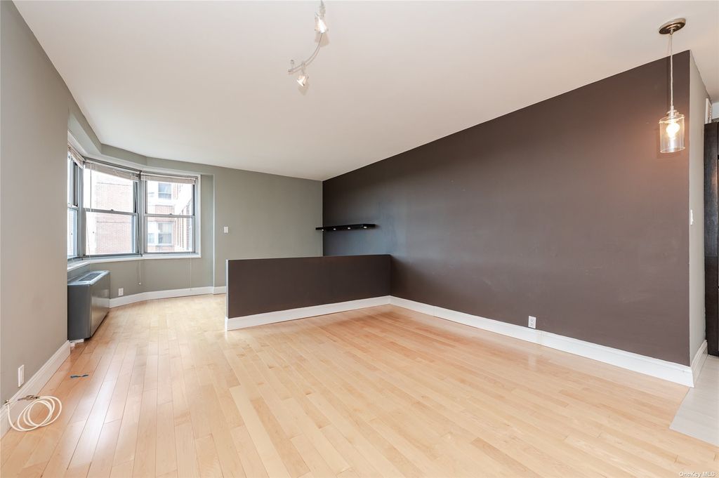7025 Yellowstone Blvd, Flushing, NY 11375