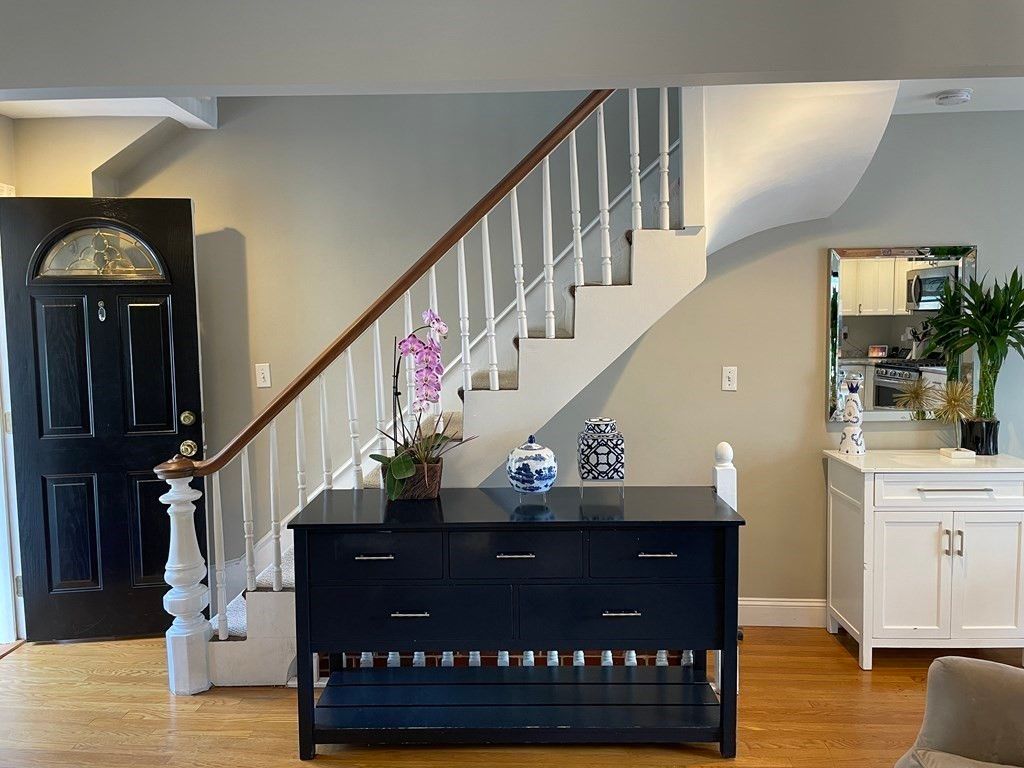 118 Bartlett St, Charlestown, MA 02129