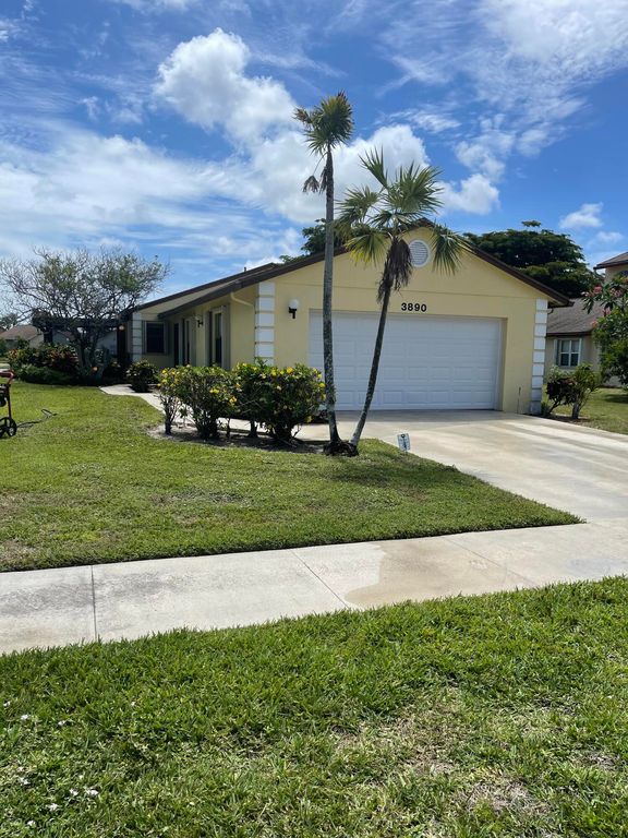 3890 Classic Ct N, West Palm Beach, FL 33417
