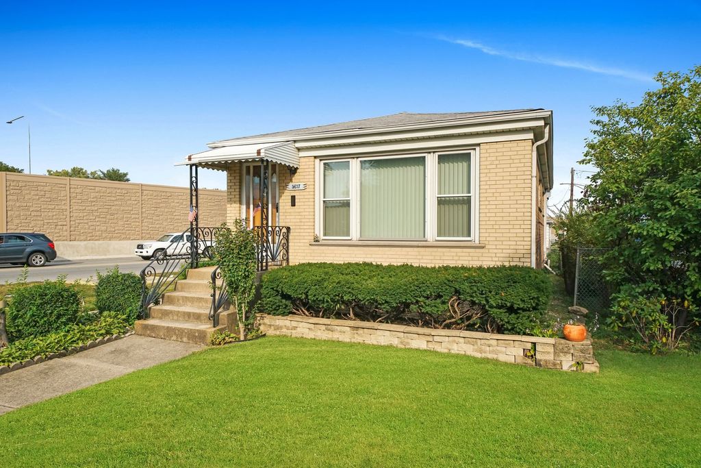 5627 N Oriole Ave, Chicago, IL 60631