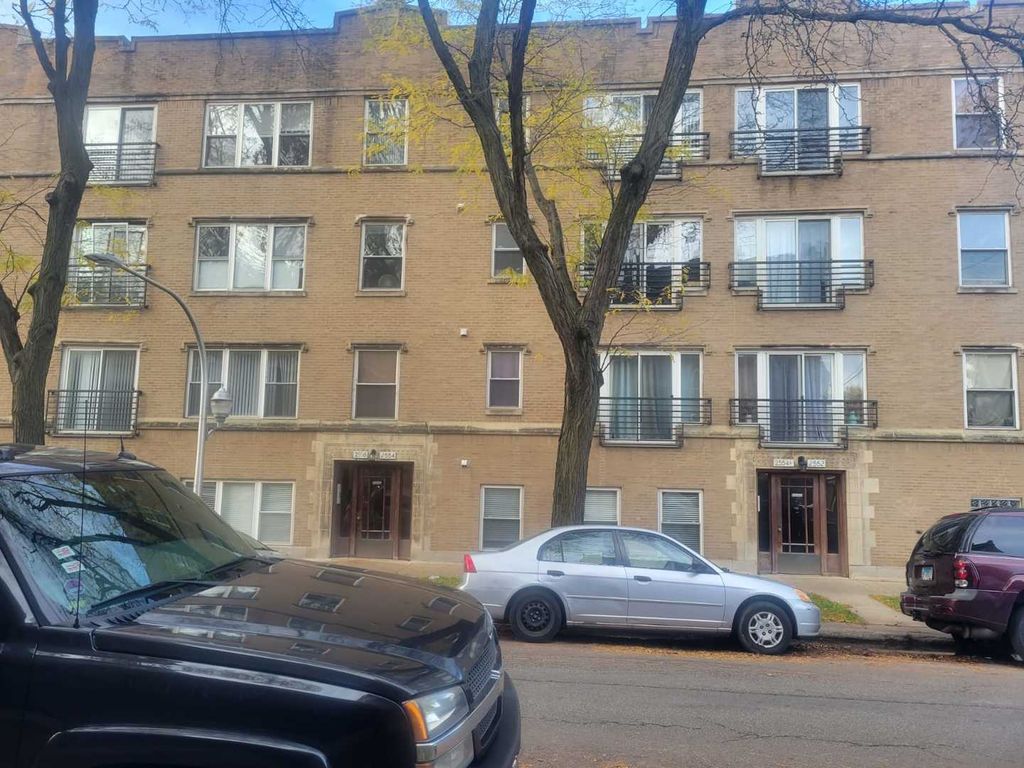 2556 W Rosemont Ave #3, Chicago, IL 60659