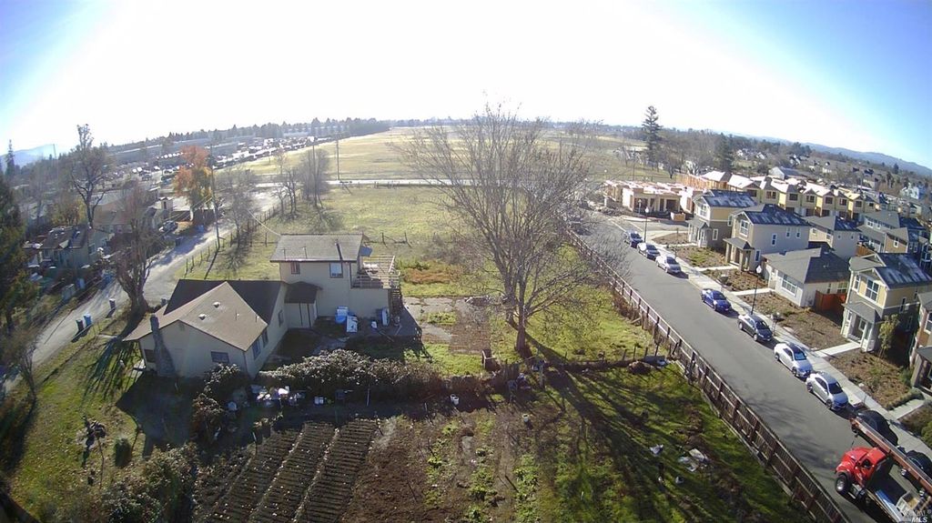 3463 Sebastopol Rd, Santa Rosa, CA - 3 Bed, 2 Bath Single-Family Home
