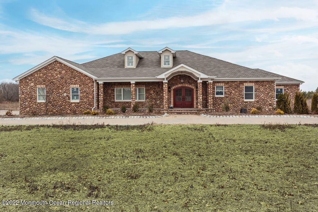 33 Parkside Way, Millstone Township, NJ 08535
