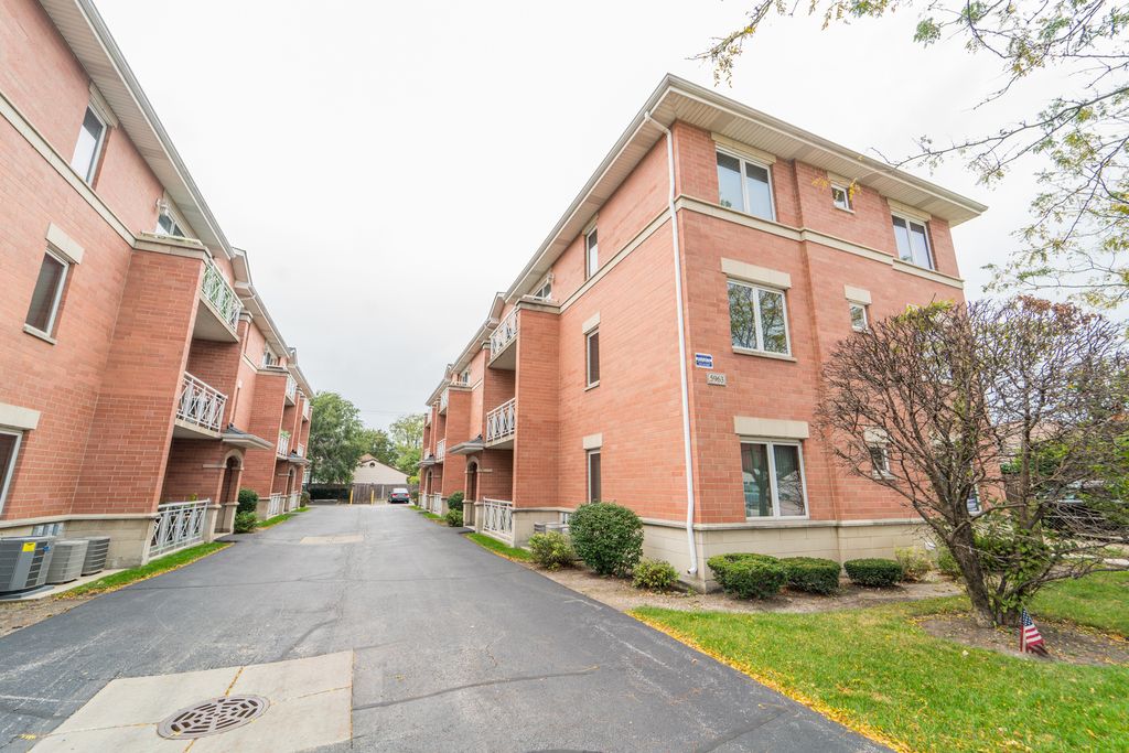5963 N Northwest Hwy #202, Chicago, IL 60631