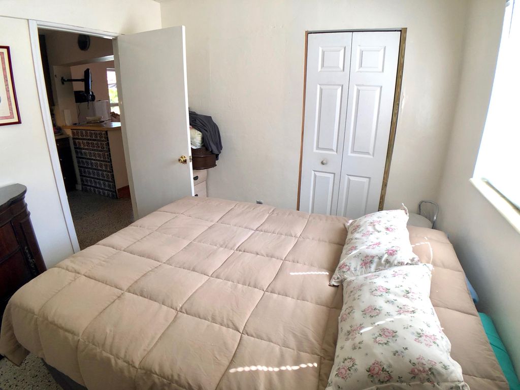 100 NW 54th Ct, Oakland Park, FL - 3 Bed, 2 Bath Single-Family Home
