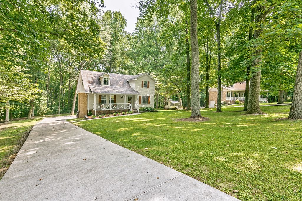 424 Tyler Ct, Cottontown, TN 37048