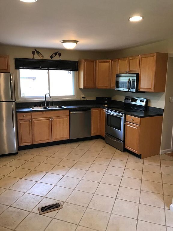 36481 Union Lake Rd, Clinton Township, MI 48035