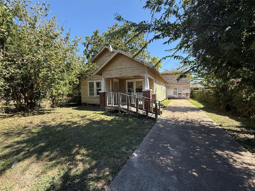 77011 Homes For Sale & 77011 Real Estate - 115 Homes | Trulia