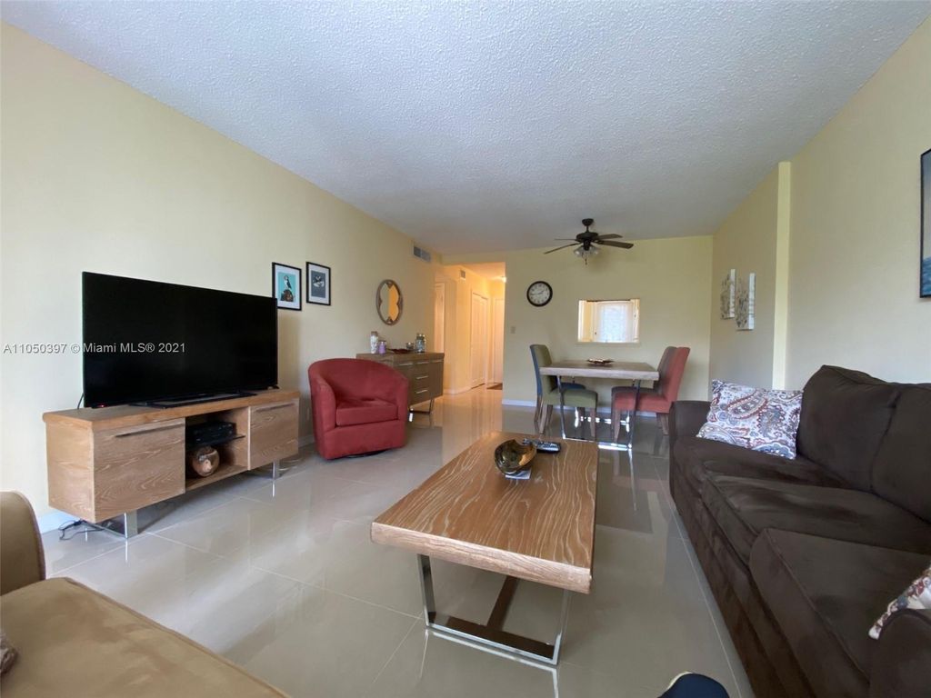 1000 NE 12th Ave #504, Hallandale Beach, FL 33009