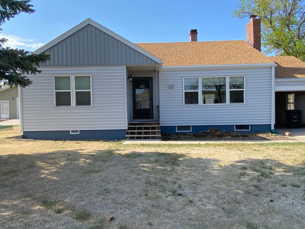 312 3rd St, Riverdale, ND 58565