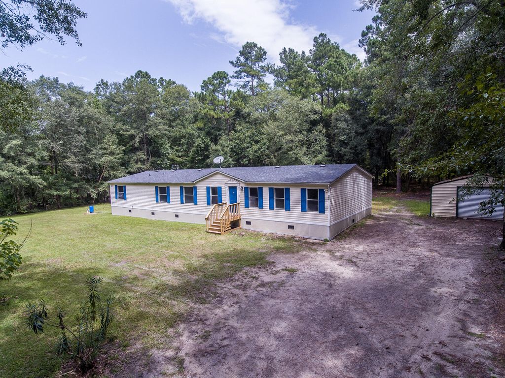 122 Saint Johns Ln, Ridgeville, SC 29472