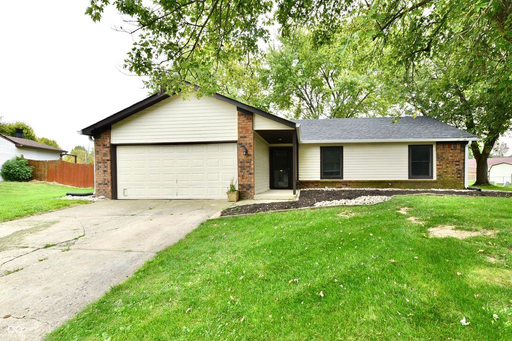 147 Plymouth Rock Ct, Greenwood, IN 46142