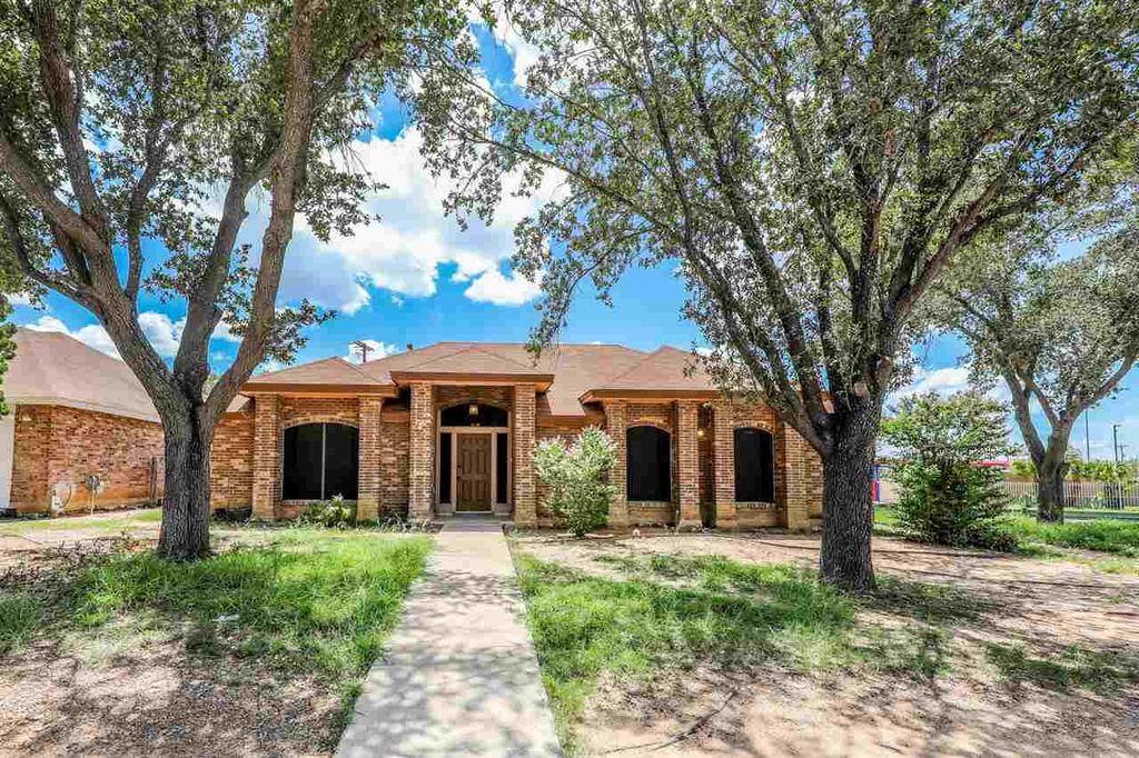 8601 Oakridge Loop, Laredo, TX 78045