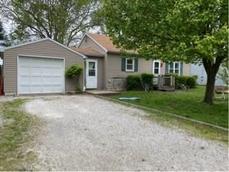 557 Dogwood Dr, Arthur, IL 61911