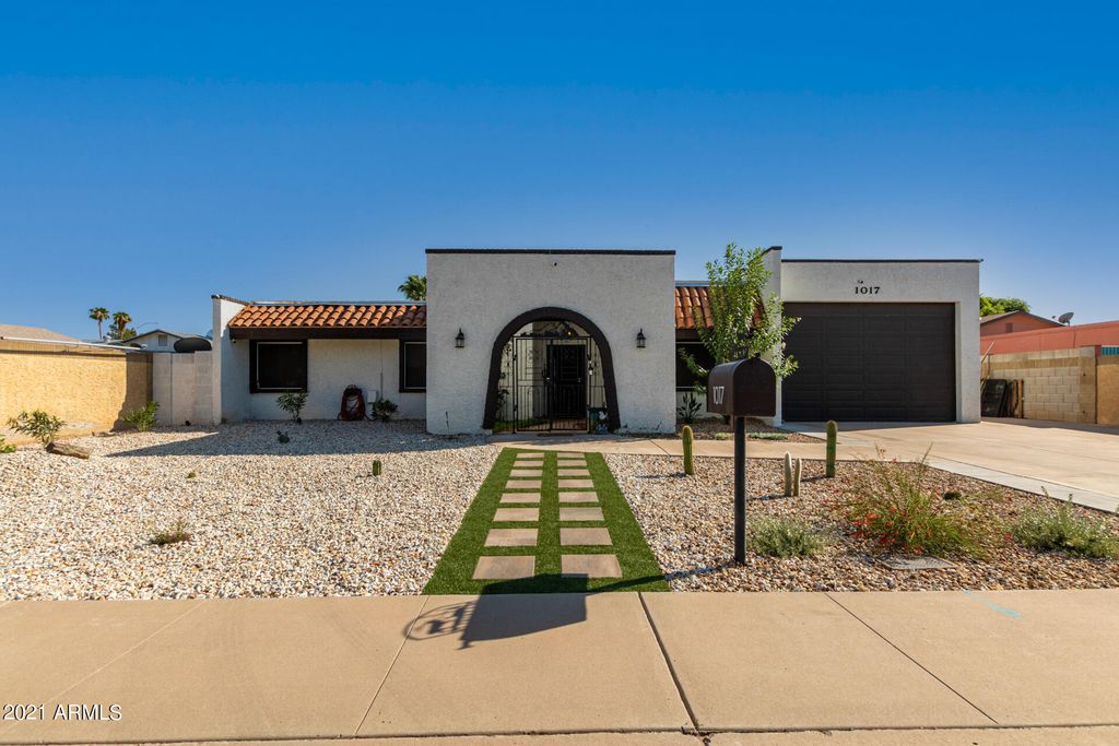 1017 W Isleta Ave, Mesa, AZ 85210