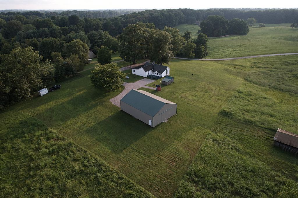 view 37th full size image of this home
