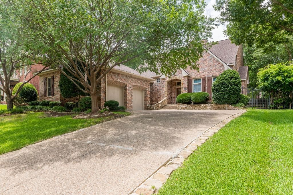 2109 Castle View Rd, Mansfield, TX 76063