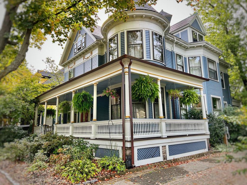 54 Garfield St, Cambridge, MA 02138