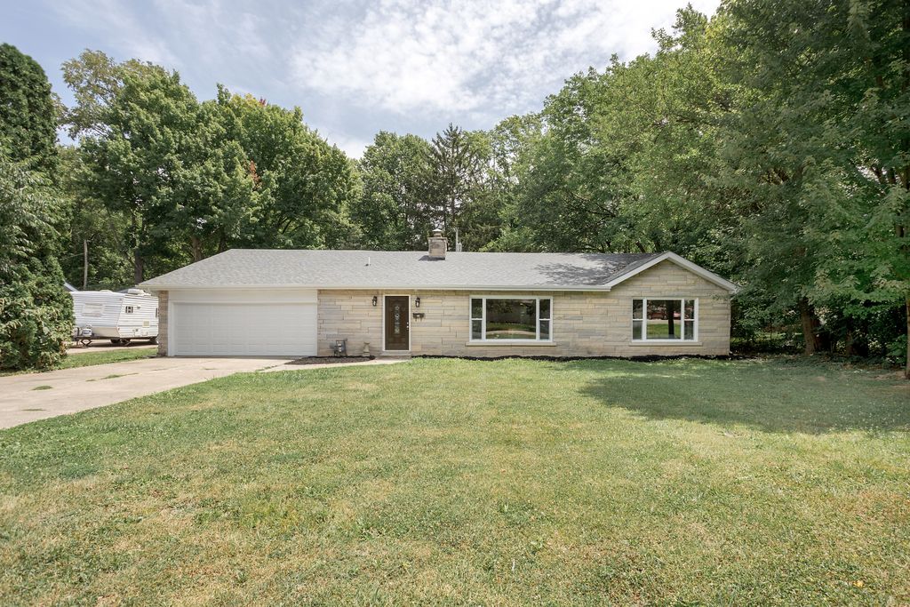 36 Colony Rd, Anderson, IN 46011