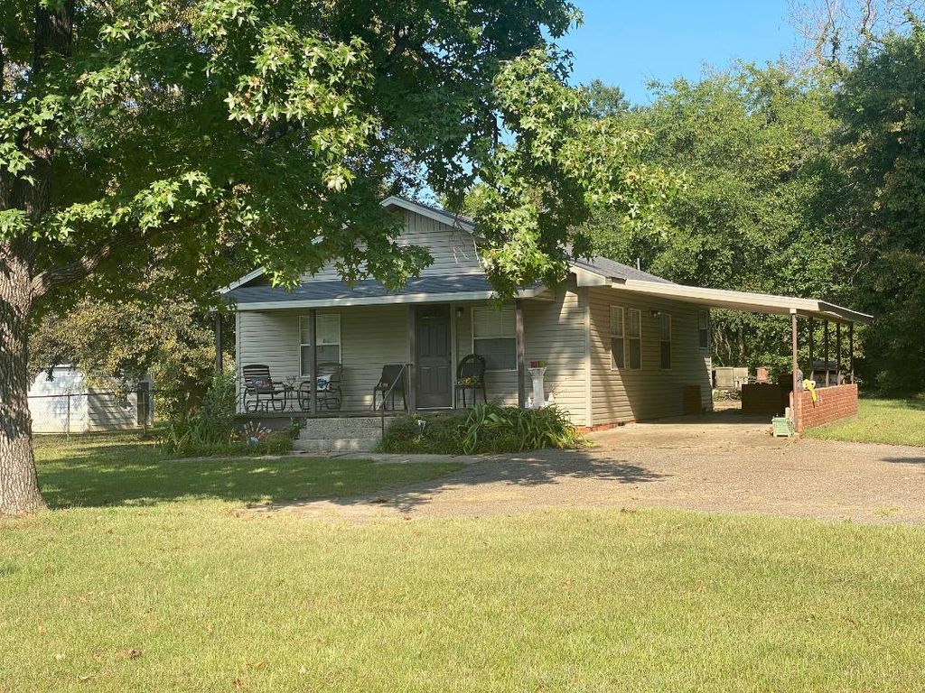 504 Higginbotham Rd, Kilgore, TX 75662