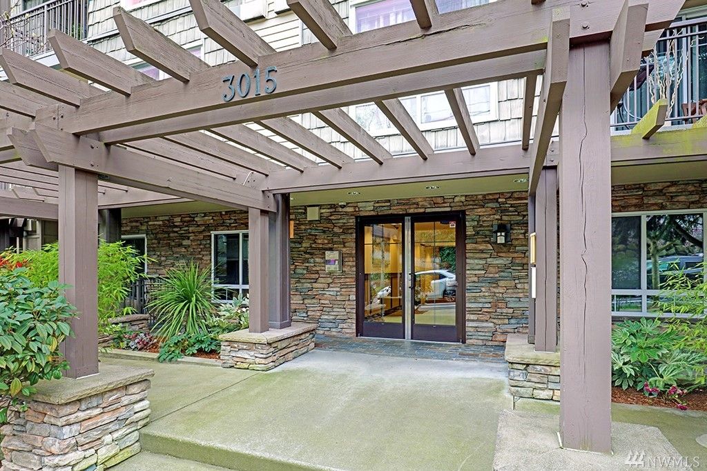 3015 Sw Avalon Way 108, Seattle, WA 2 Bed, 2 Bath Condo 17 Photos