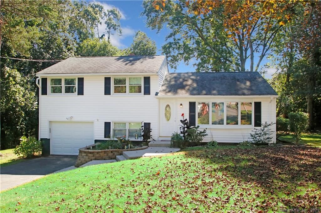7 Morris Rd, East Haven, CT 06513