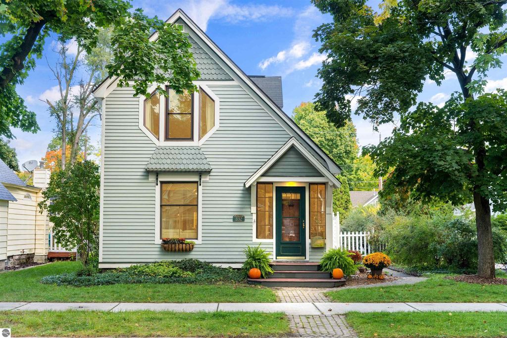 332 W 10th St, Traverse City, MI 49684 Trulia