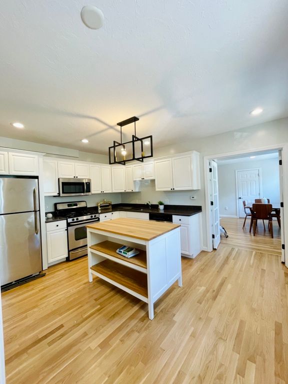 25 3rd St #1, Cambridge, MA 02141