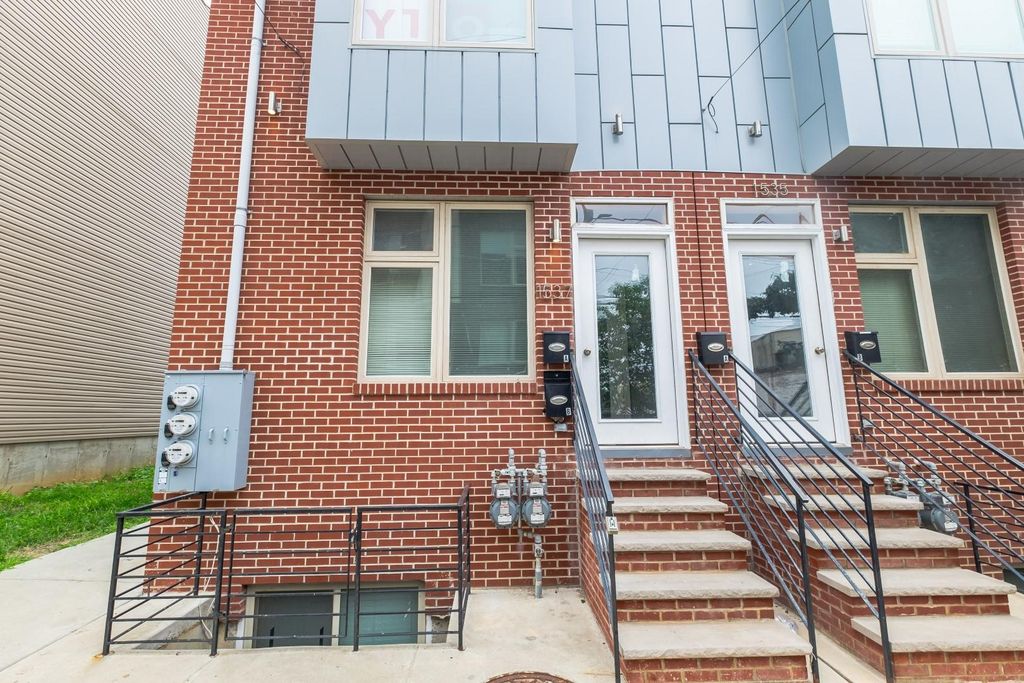 1537 Ogden St #B, Philadelphia, PA 19130