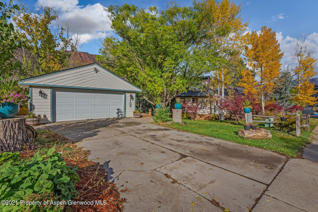 1109 Valley View Rd, Glenwood Springs, CO 81601