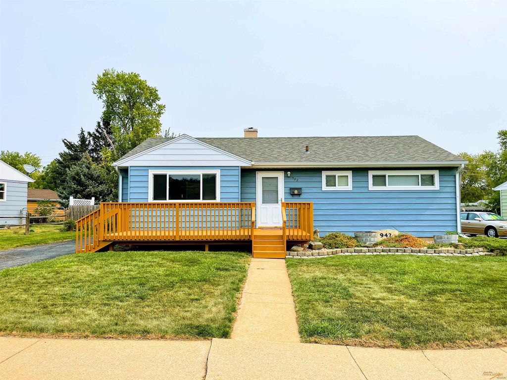 942 Joy Ave, Rapid City, SD 57701