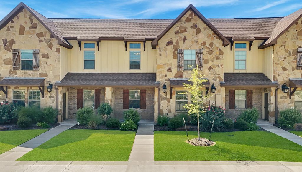 137 Kimber Ln, College Station, TX 77845