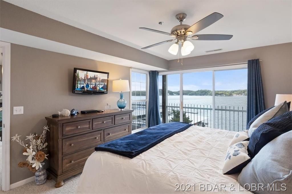 100 W Harbour Towne Dr #1002W, Lake Ozark, MO 65049