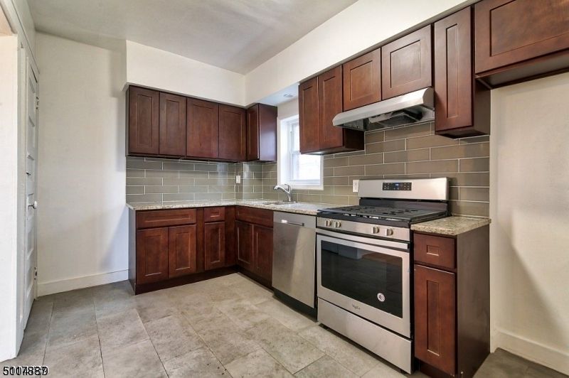 14 Church Pl, East Orange City, NJ 07017-4302