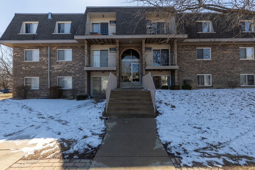 931 Jonathon Ct #106, Prospect Heights, IL 60070