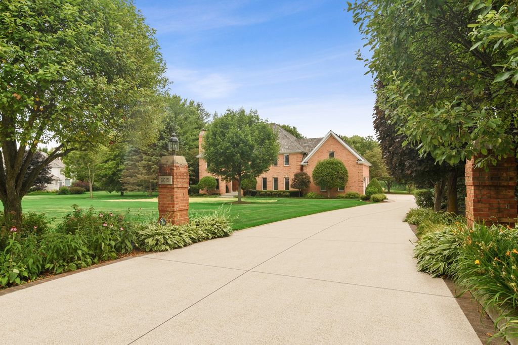 6619 Carriage Way, Long Grove, IL 60047